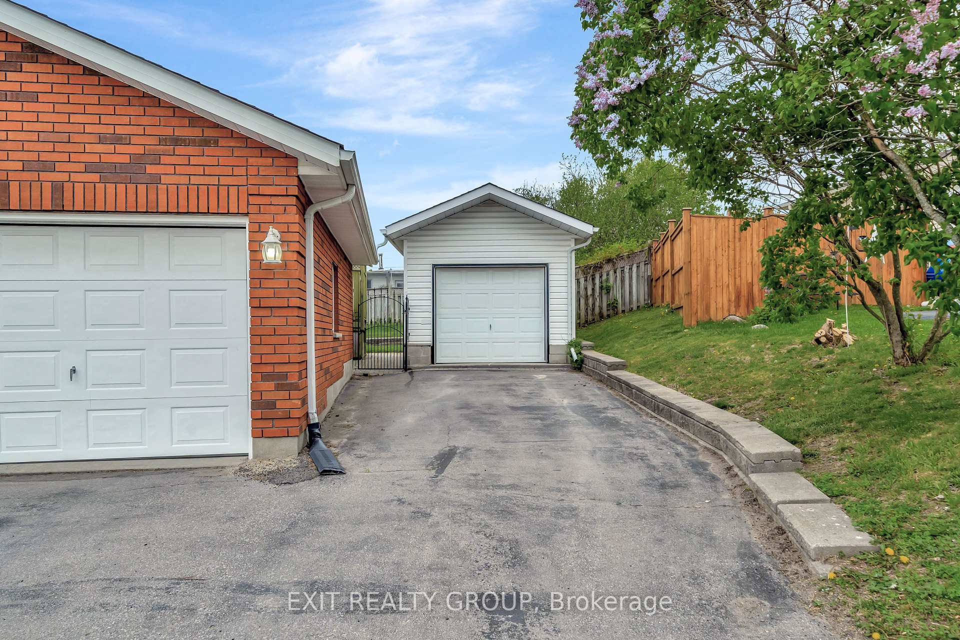 Property Photo: 44 Bleeker Avenue ON K8V 6M8