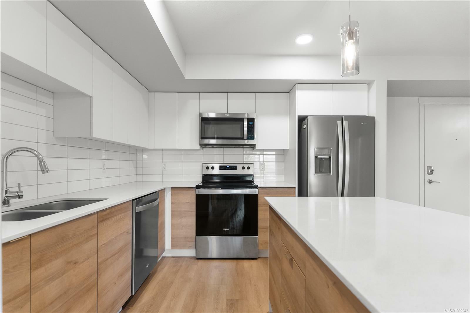 Property Photo: 4810 Cedar Ridge Pl 301 BC V9T 0M7