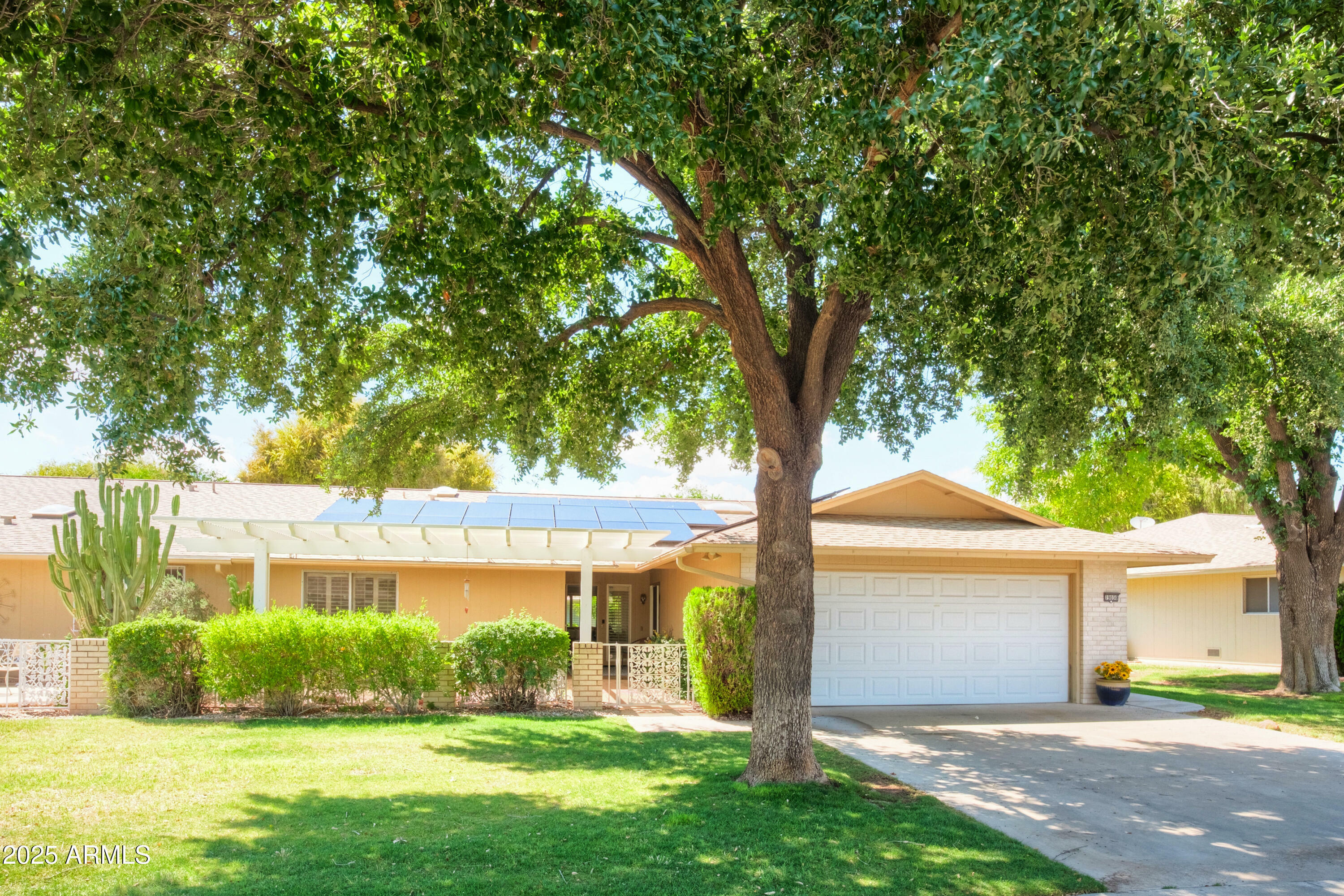 Property Photo: 19030 N Signal Butte Circle AZ 85373