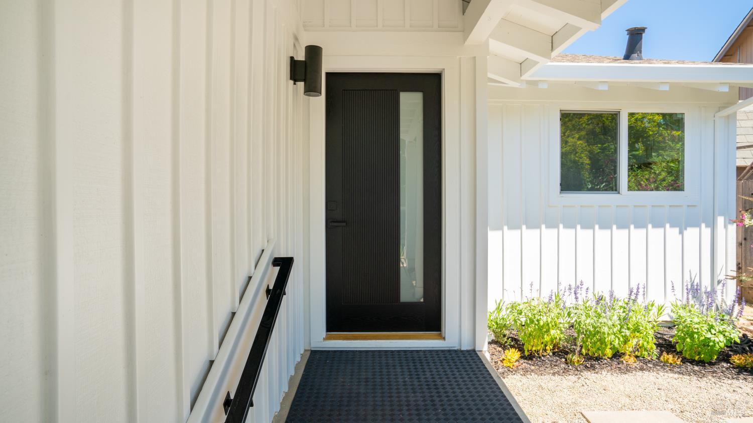 Property Photo:  214 Hummingbird Court  CA 95448 