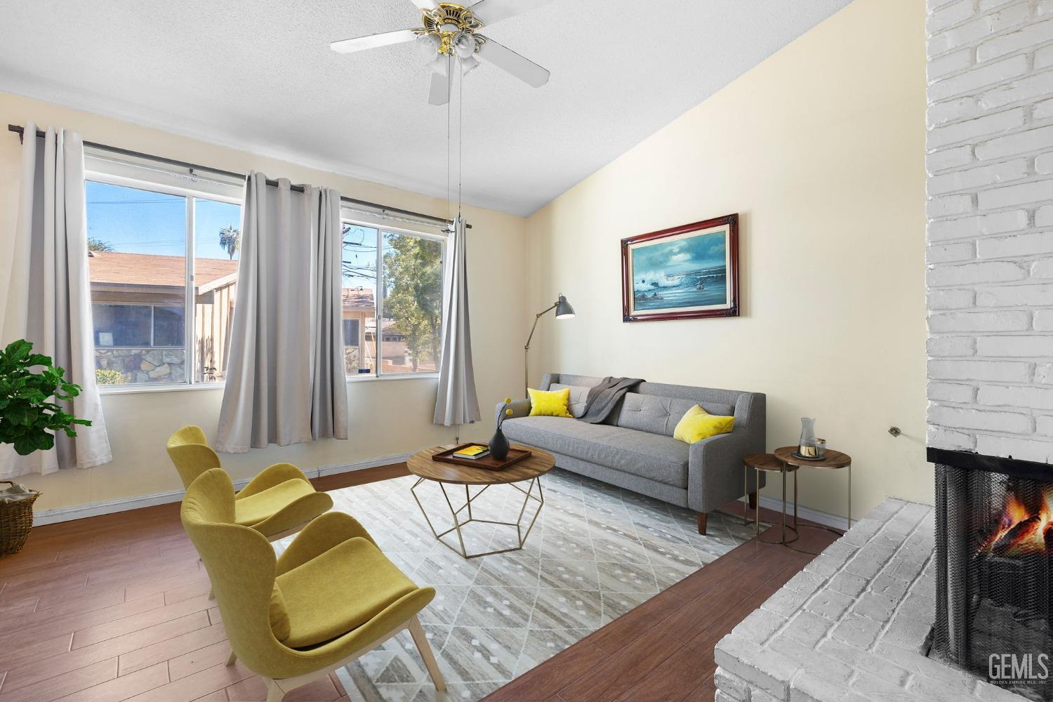 Property Photo: 2801 Oswell Street CA 93306