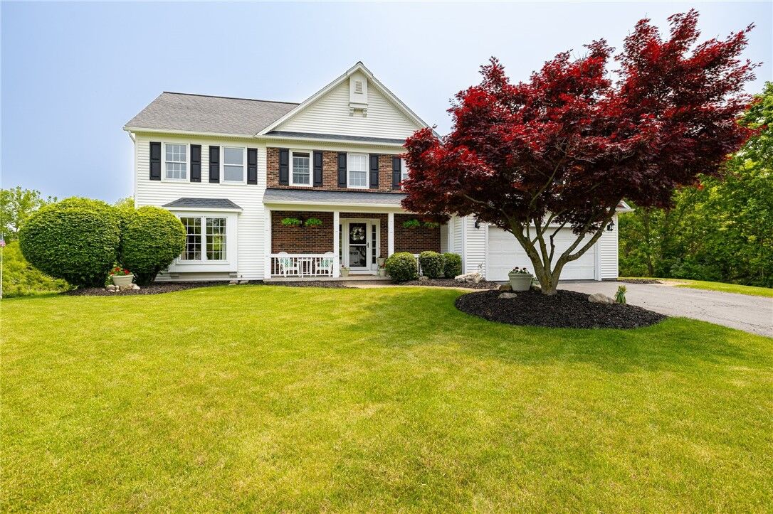 Property Photo:  74 Broadmoor Trail  NY 14450 