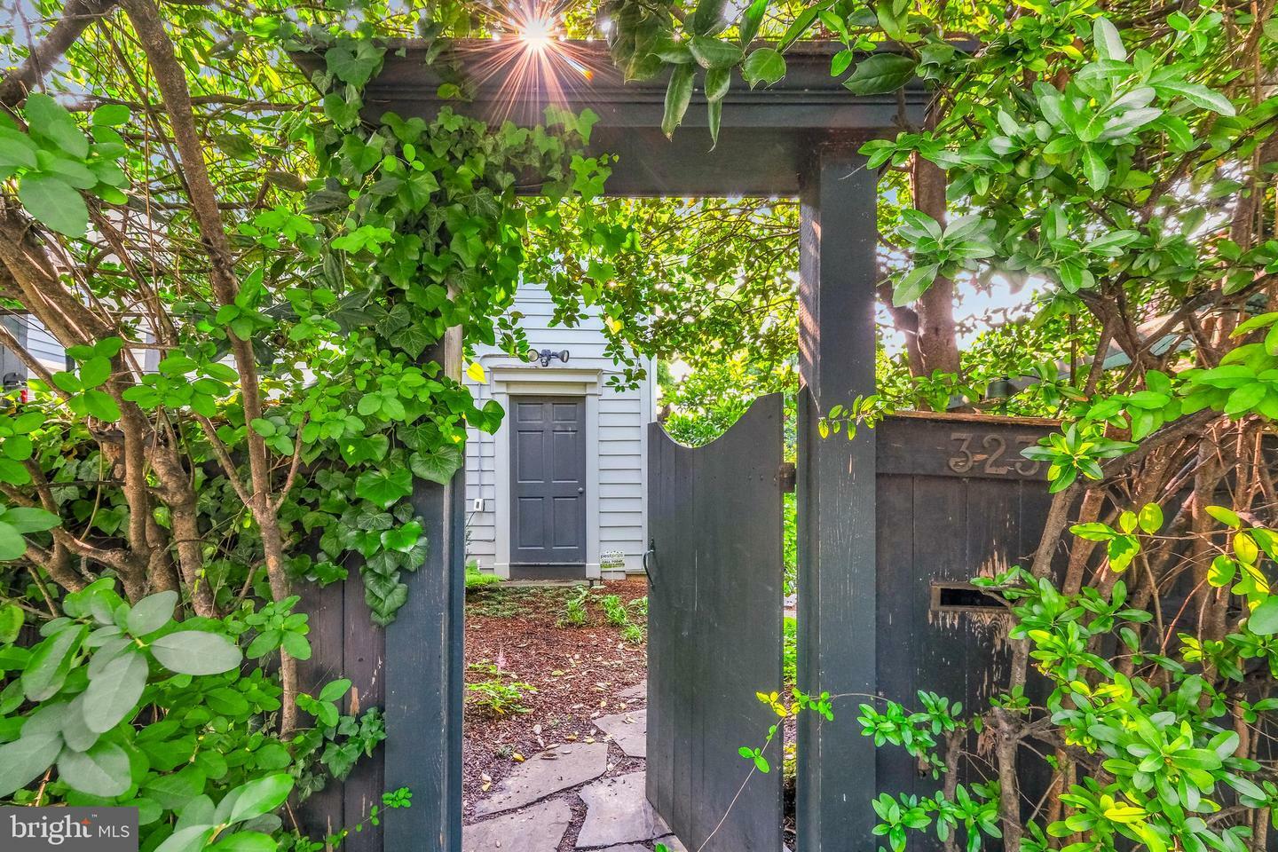 323 N Patrick Street  Alexandria VA 22314 photo