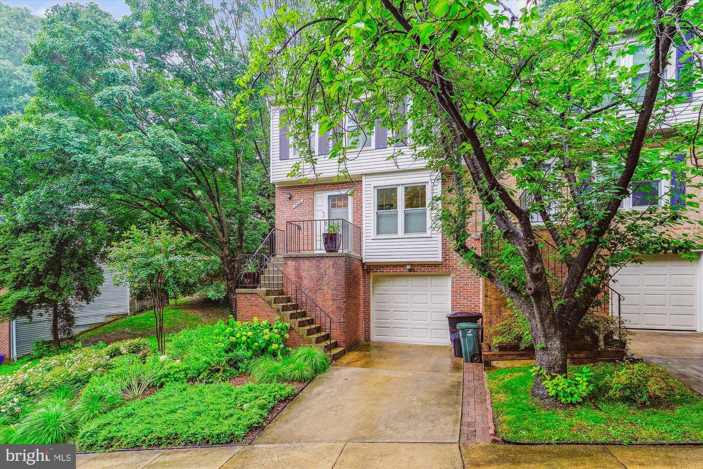 Property Photo: 2428 S Oxford Street VA 22206