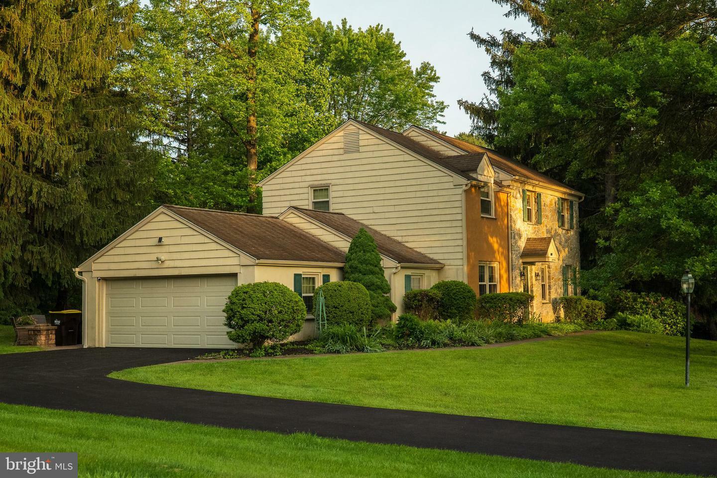 Property Photo: 800 Hunt Club Lane PA 19425