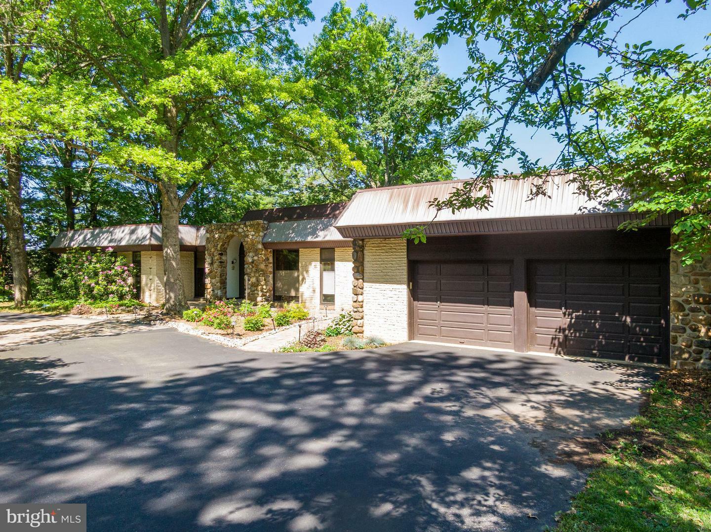Property Photo: 10 Lowell Drive PA 19606