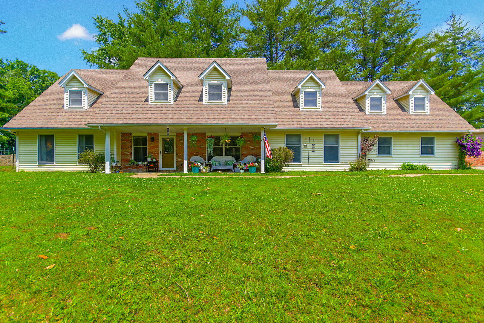 563 Highway 40  New Franklin MO 65274 photo