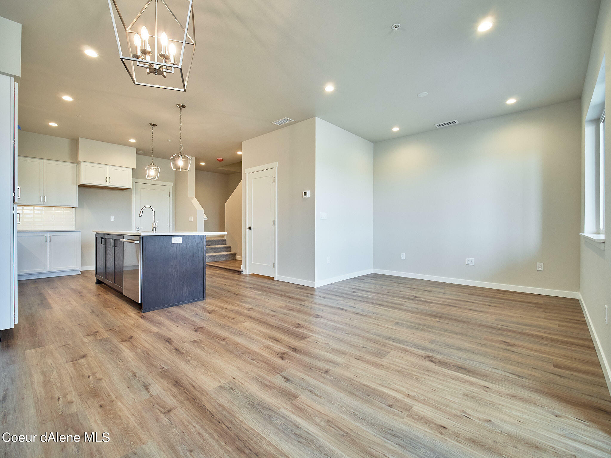 Property Photo: 1048 E 4th Avenue ID 83854