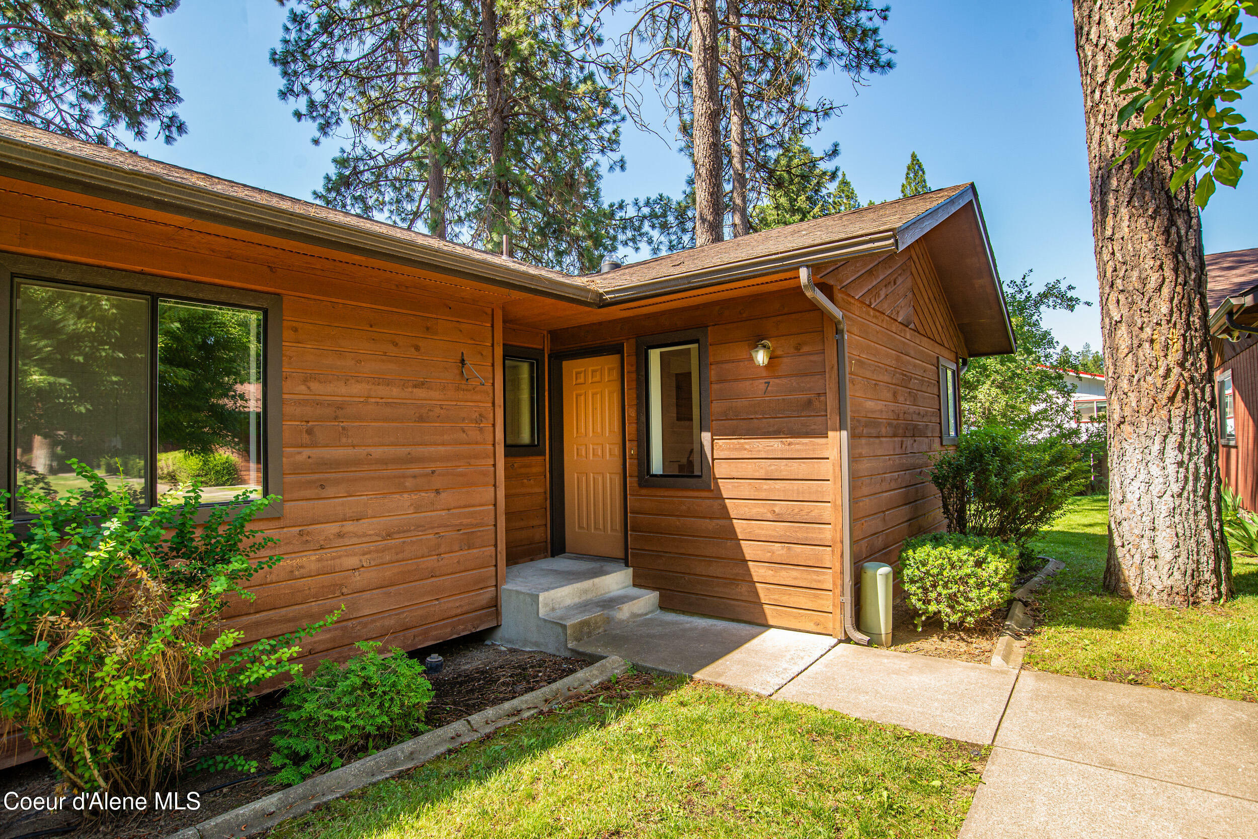 Property Photo:  1130 E Timber Ln #7  ID 83815 