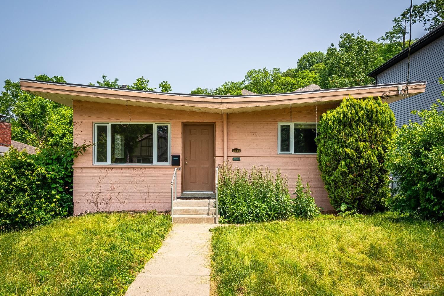 Property Photo:  