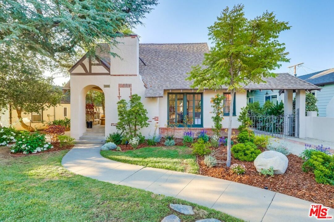 Property Photo: 1579 Oak Grove Dr CA 90041