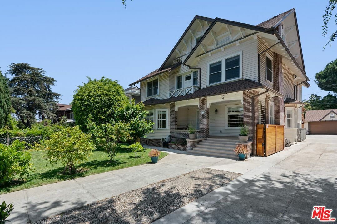 Property Photo: 1810 Westmoreland Blvd CA 90006