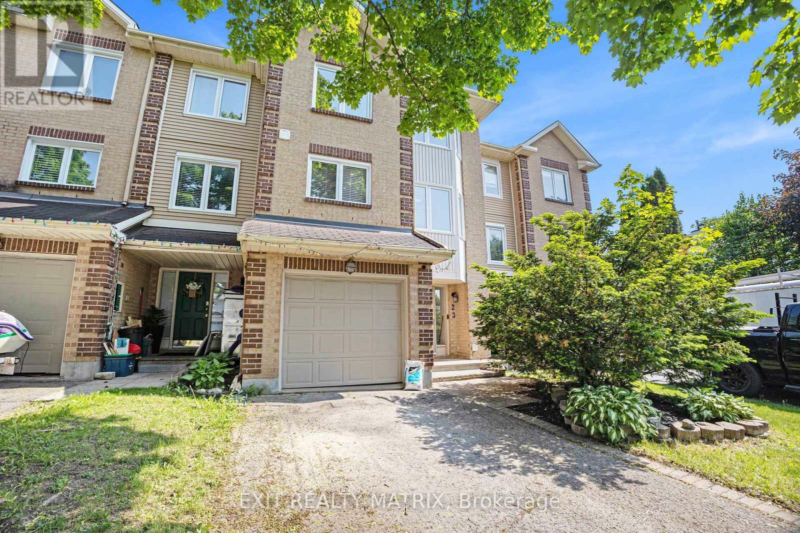 Property Photo: 23 Weybridge Drive ON K2J 4A1