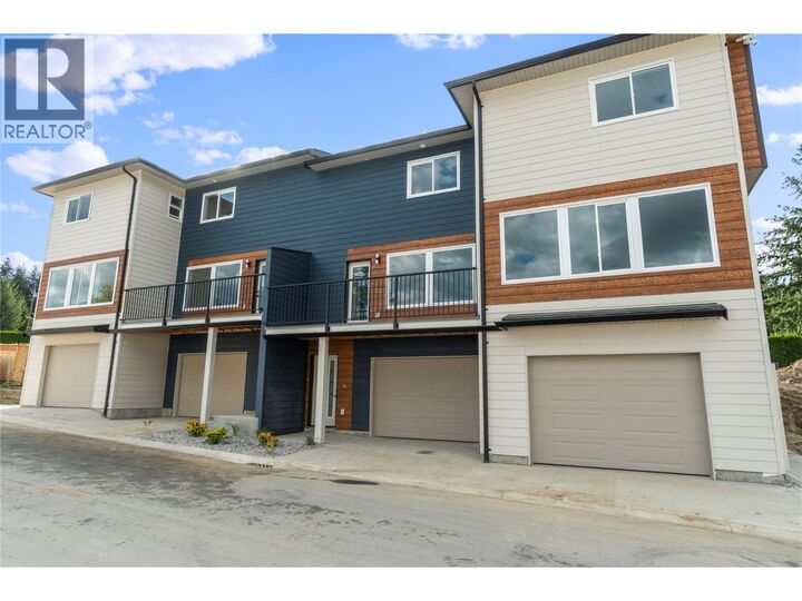 Photo de la propriété:  981 12 Street Southeast 37  BC V1E 2C8 