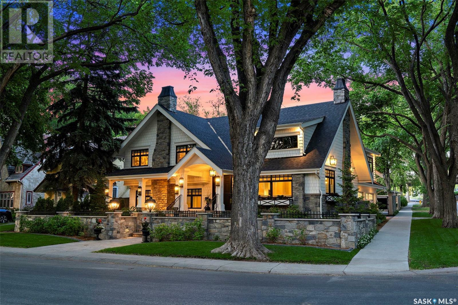 Property Photo:  334 Saskatchewan Crescent W  SK S7M 0A4 