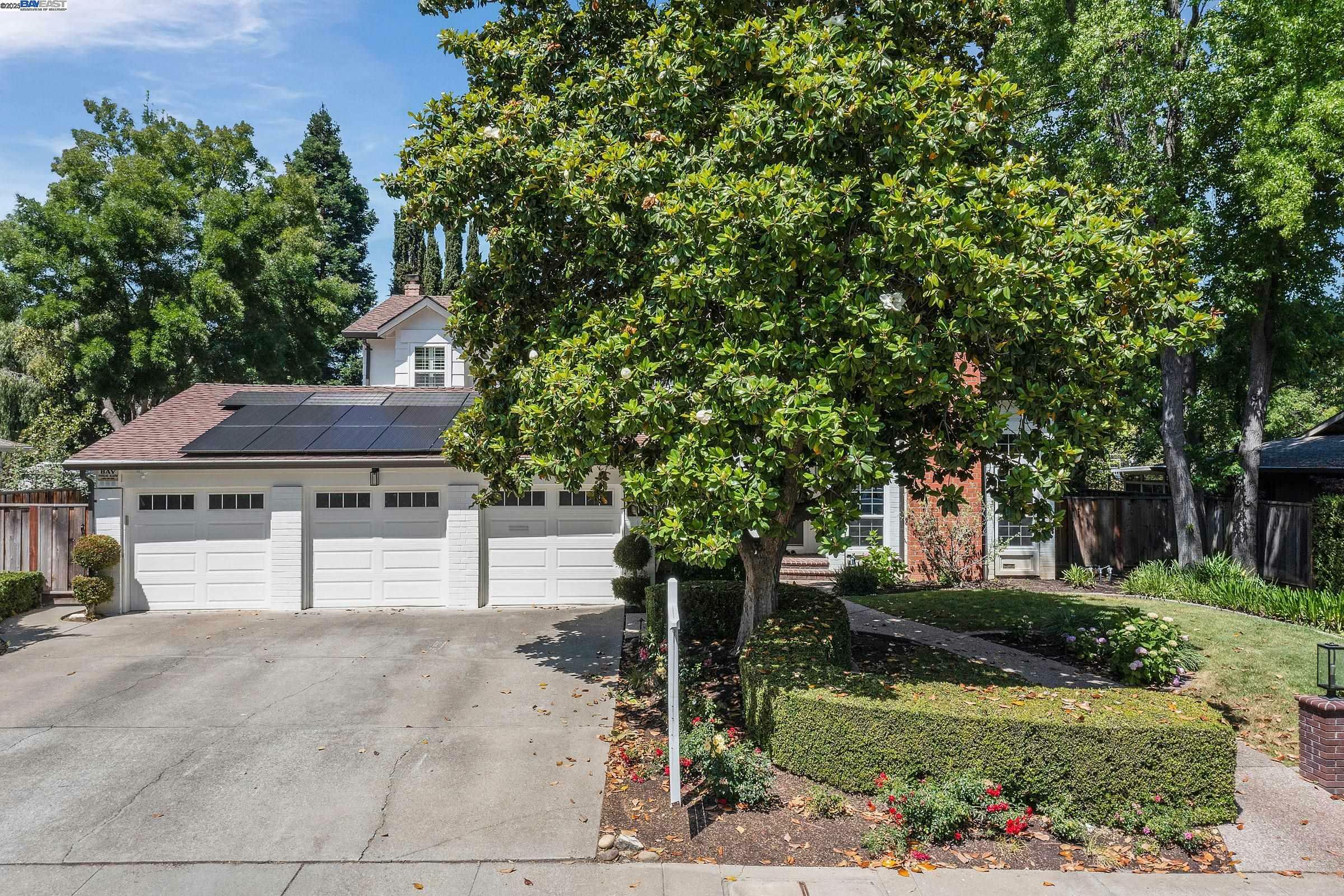 Property Photo: 519 Ellesmere Dr CA 94598