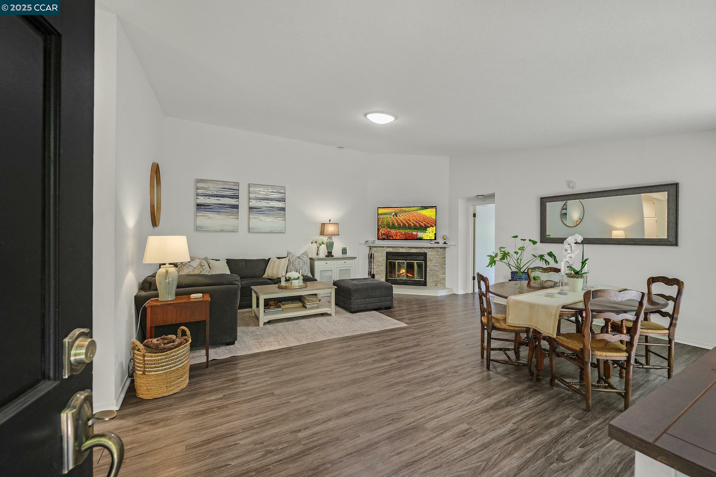 Property Photo: 3 Josefa Pl CA 94556