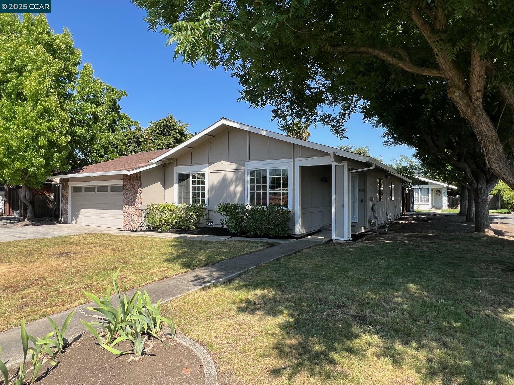 Property Photo: 3529 Sanford St CA 94520