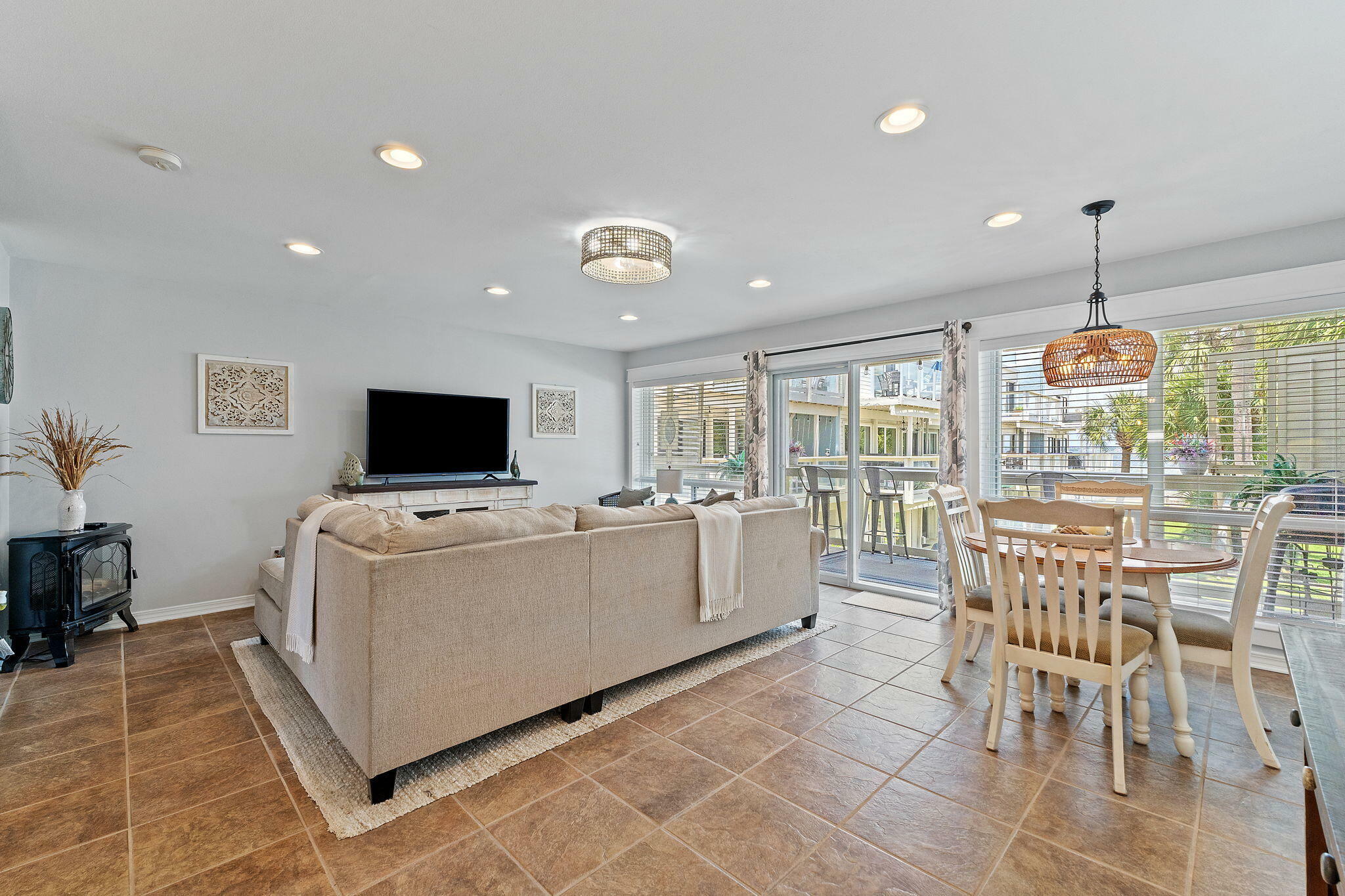 Property Photo: 1511 Via De Luna Drive FL 32561