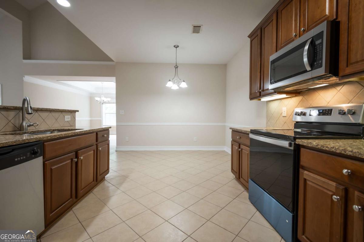 Property Photo: 351 Hampton Park Drive GA 30606