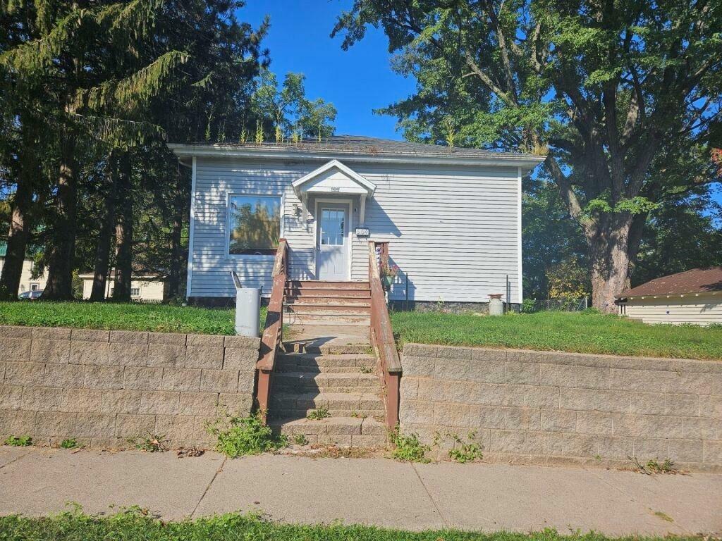 Property Photo: 504 Cleveland St WI 54452