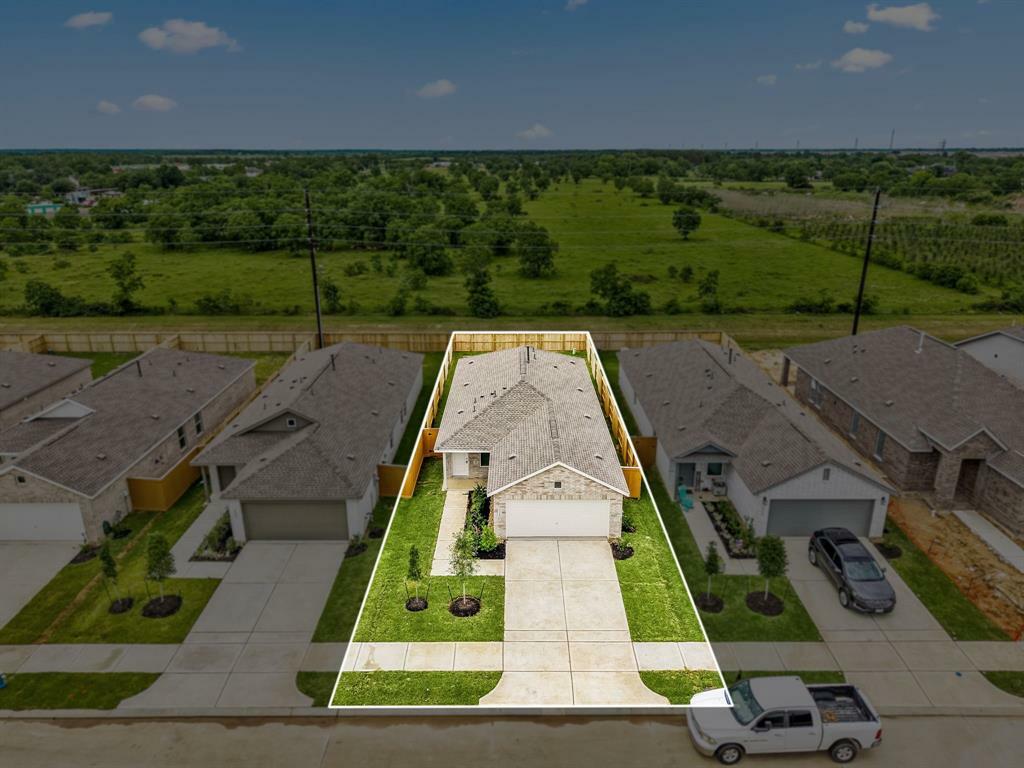 Property Photo: 27418 Sweetwater Bay Drive TX 77493