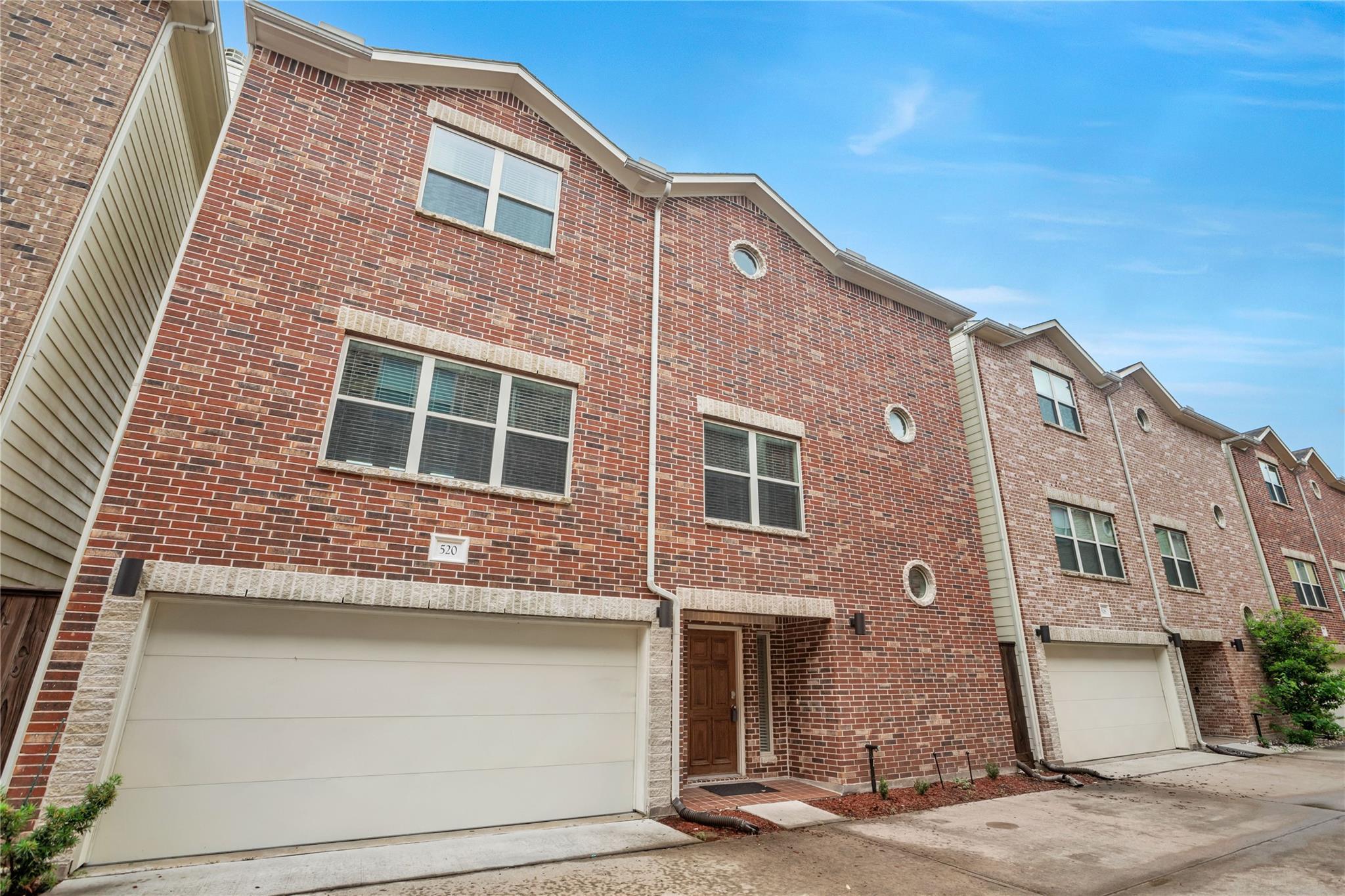 Property Photo:  520 Westcross Street  TX 77018 