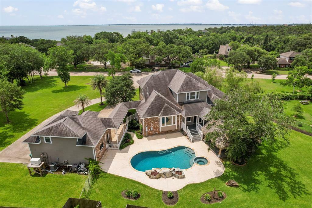 Property Photo: 806 Quintana Roo Place TX 77586