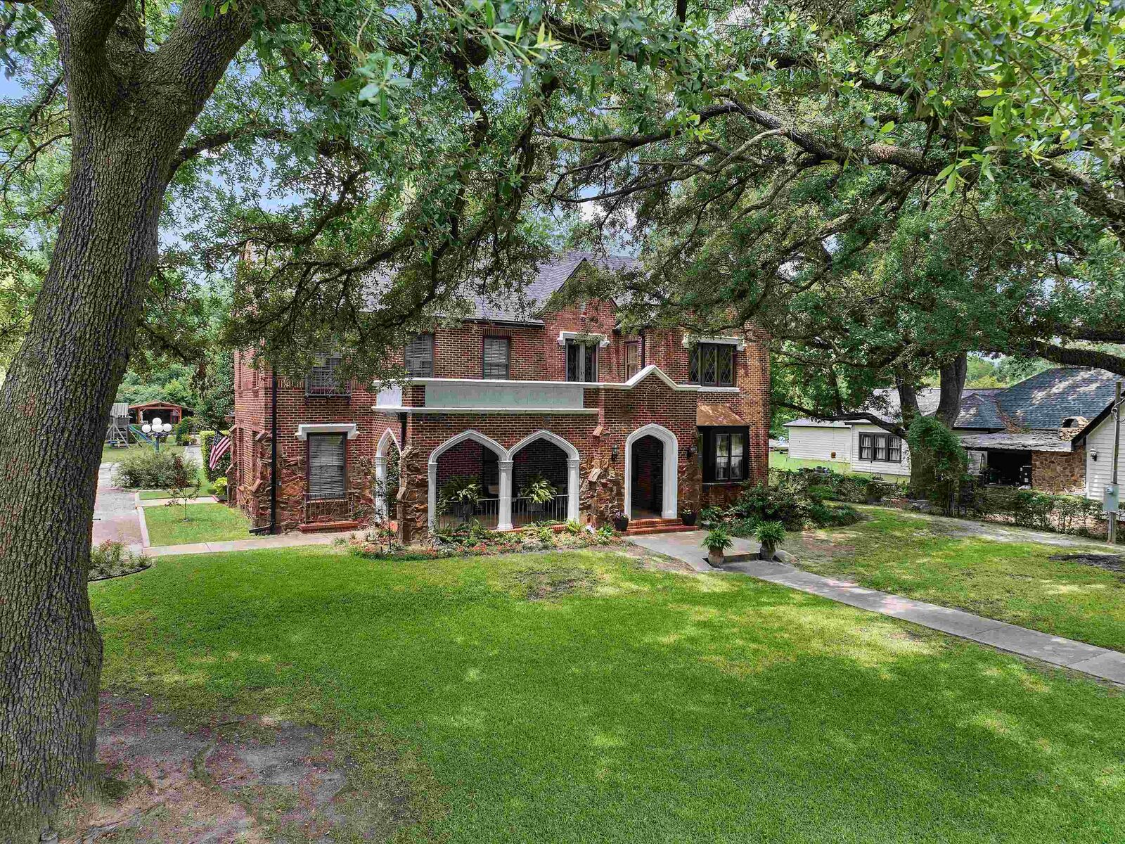 Property Photo: 1010 S Main St. TX 75654