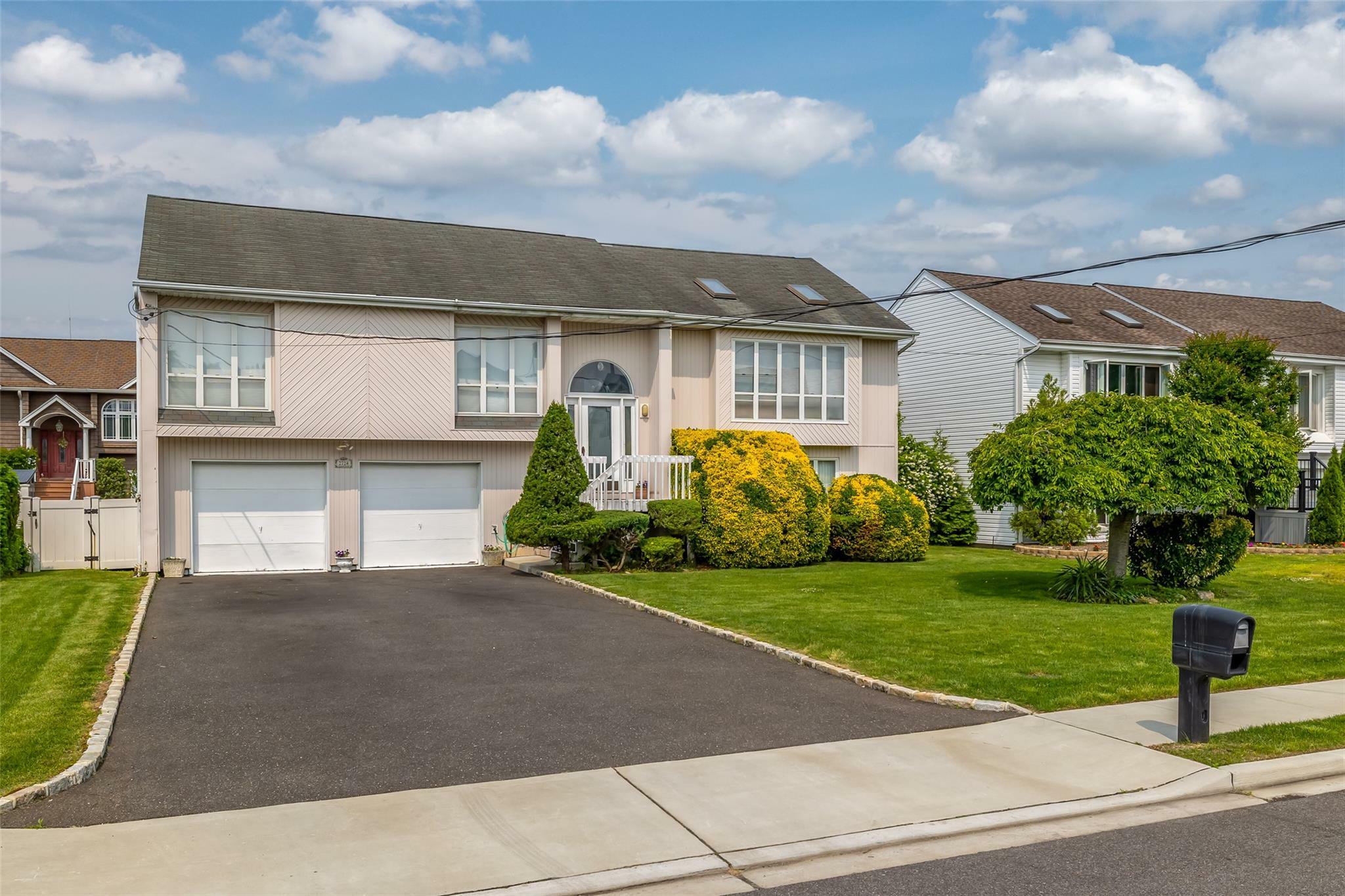 Property Photo: 2724 Beaver Turn NY 11783
