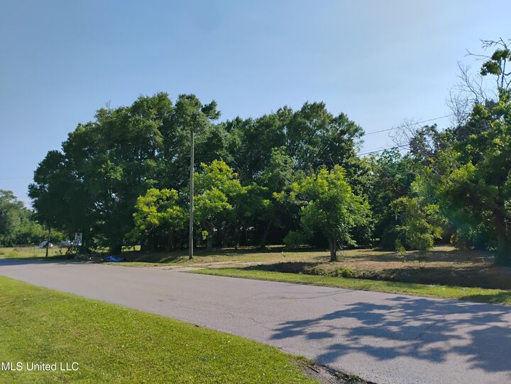 Property Photo:  2001 30th Street  MS 39501 