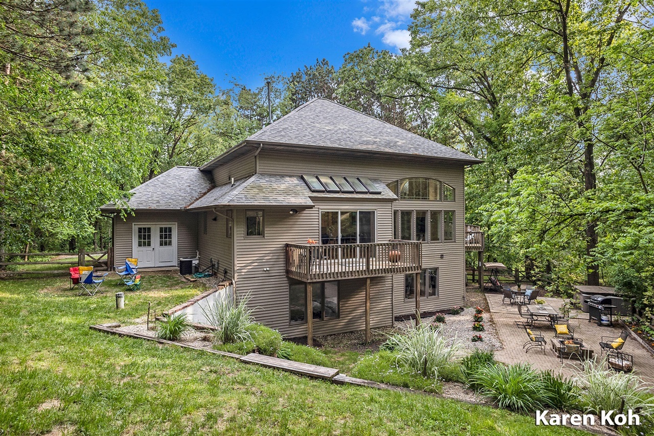 240 Pettis Avenue  Ada MI 49301-9297 photo