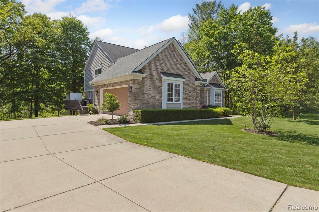 Property Photo: 418 Greenan Lane MI 48362 2179