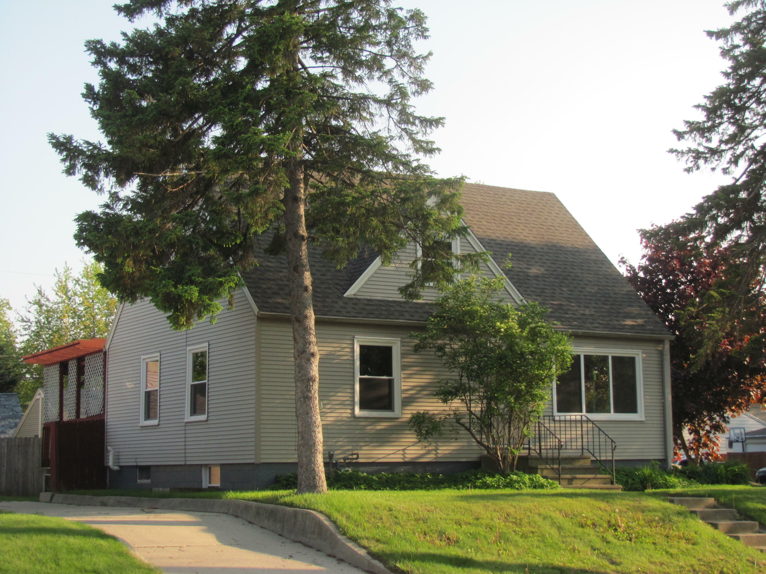 Property Photo: 827 Columbia Ave WI 53172