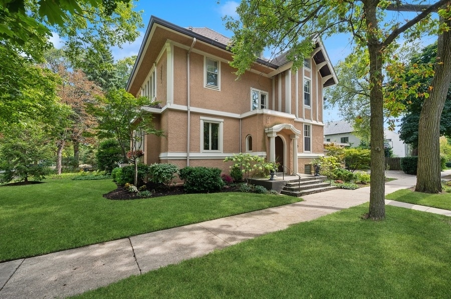 1335 Asbury Avenue  Evanston IL 60201 photo