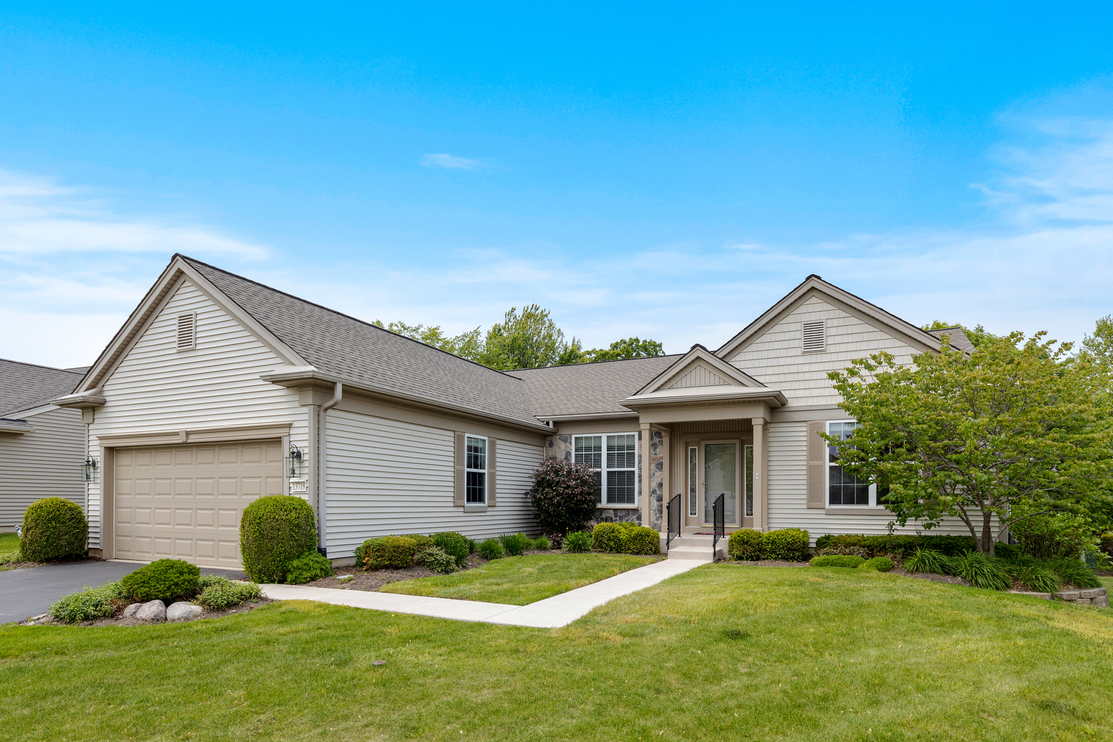 Property Photo: 13718 Kirkland Drive IL 60142