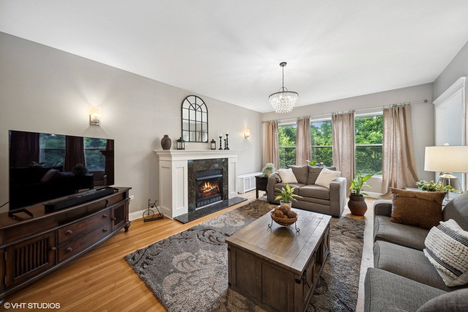 Property Photo: 1055 E Hyde Park Boulevard 3 IL 60615