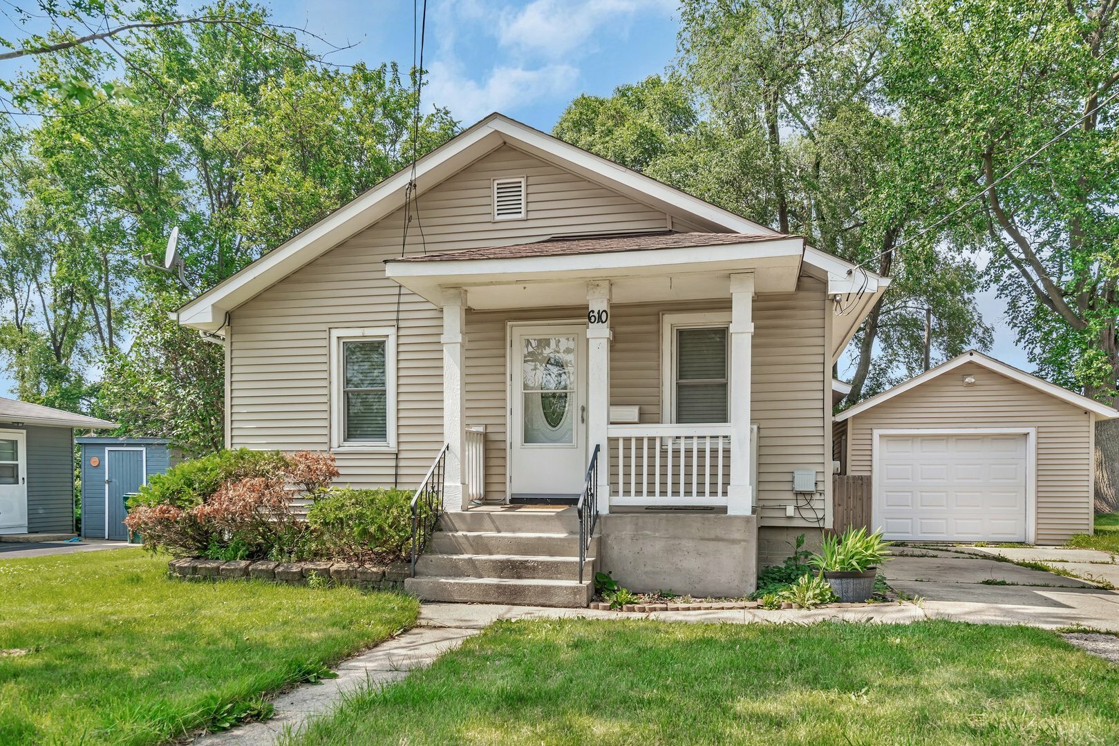 Property Photo: 610 W South Street IL 60545