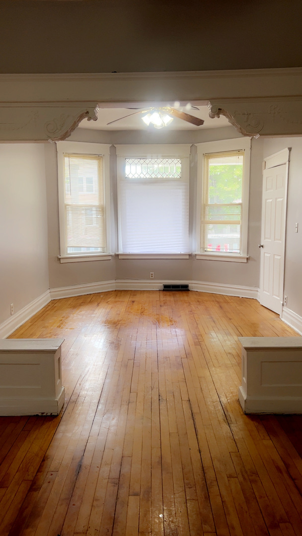 Property Photo:  10643 S Calhoun Avenue  IL 60617 