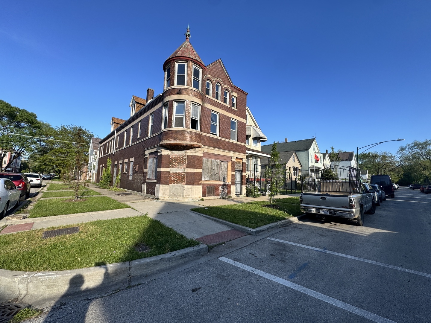 Property Photo: 8401 S Brandon Avenue IL 60617