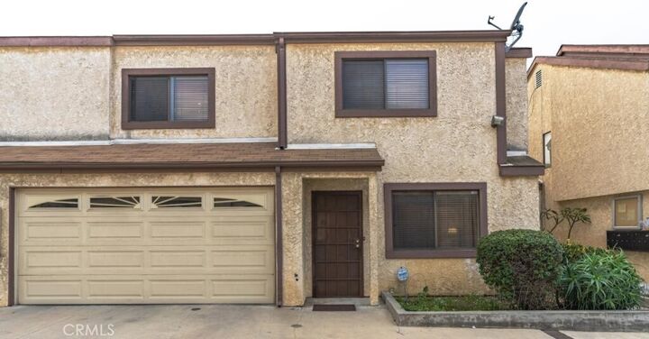 Property Photo: 916 E 65th Street 3 CA 90302