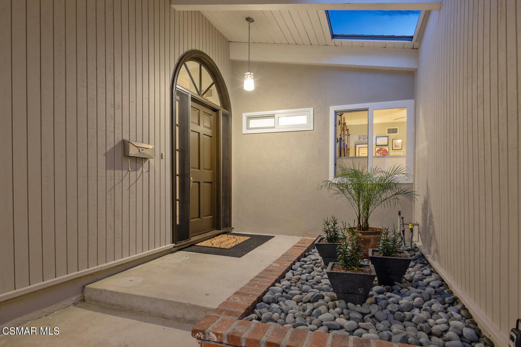 Property Photo:  40 Dickenson Avenue  CA 91320 