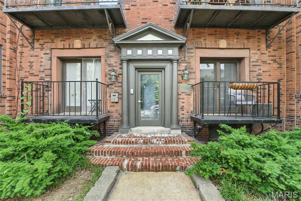 Property Photo: 10 N Taylor Avenue #1S MO 63108