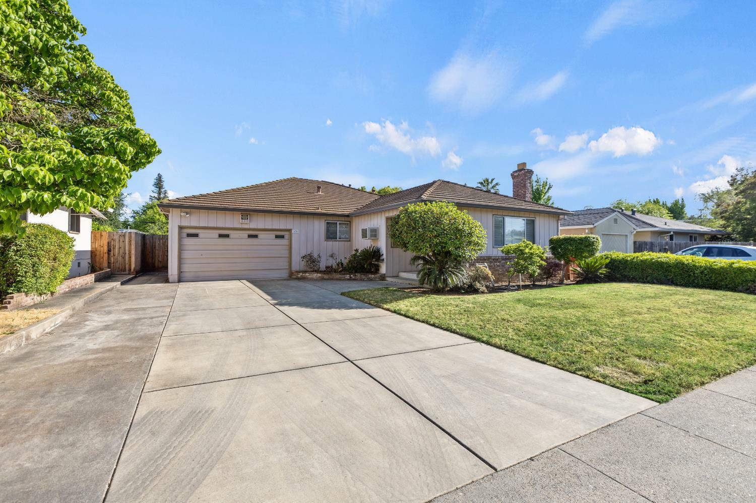 Property Photo:  1428 Tradewinds Avenue  CA 95822 