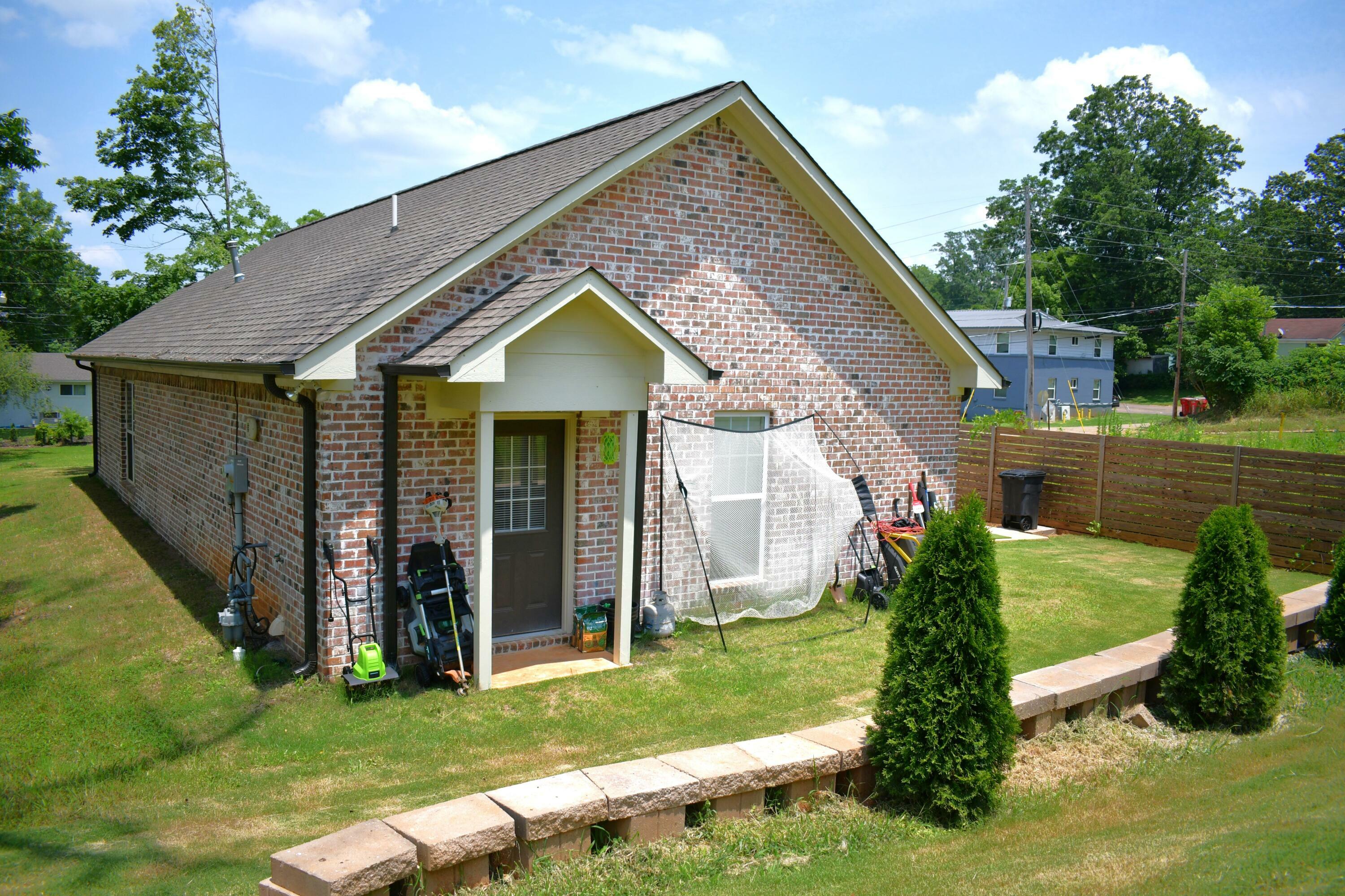 Property Photo: 504 Hobson Street MS 38652