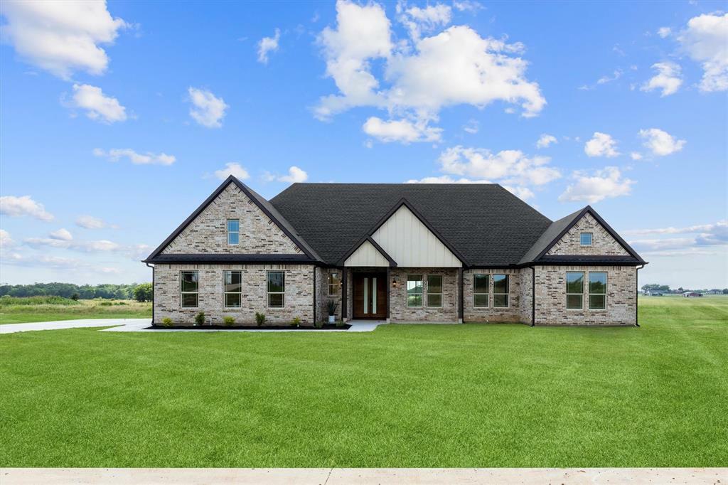 Property Photo: 1128 Dixie Estates Way TX 76273