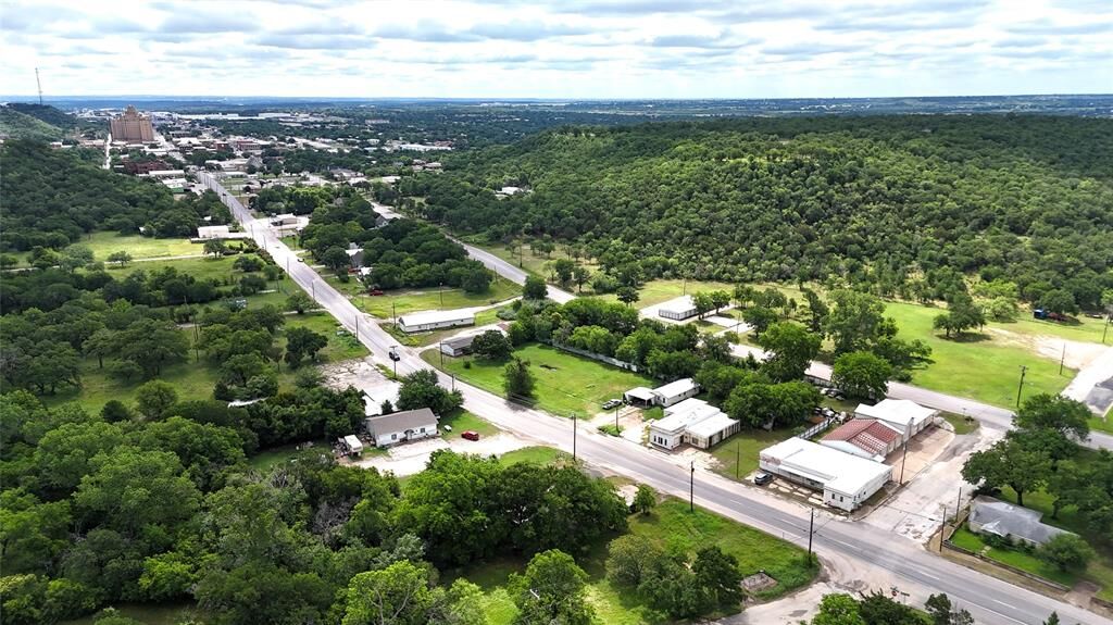 Property Photo: 1119 W Hubbard Street TX 76067