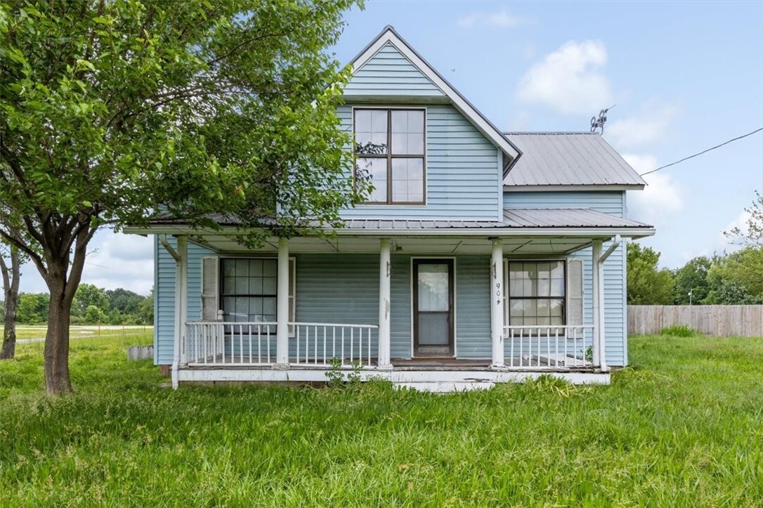 Property Photo: 904 Main Street AR 72734