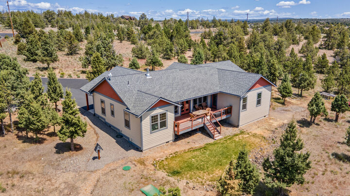 Property Photo:  10352 SE Liberty Court  OR 97754 