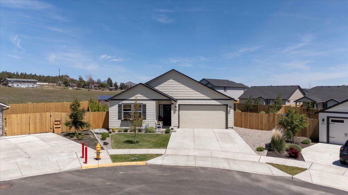 Property Photo: 3562 NW 9th Court OR 97756
